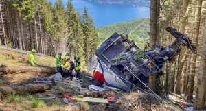 ইতালিতে ক্যাবল কার দুর্ঘটনায় নিহত ১৪