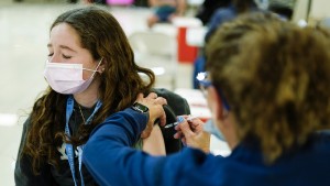 ক্যালিফোর্নিয়ায় টিকা গ্রহণে মিলবে ১.৫ মিলিয়ন ডলার!