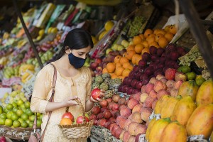 বাজারে সংক্রমণ এড়িয়ে চলুন