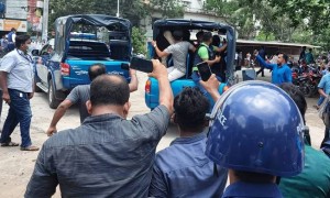 কুষ্টিয়ায় প্রকাশ্যে স্বামী, স্ত্রী ও ছেলেকে গুলি করে হত্যা