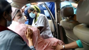 টিকা নেওয়ার পর জ্বরাক্রান্ত খালেদা জিয়া