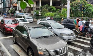 লকডাউনের দিন যত বাড়ছে, সড়কেও বাড়ছে যান চলাচল