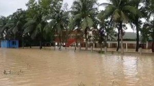 কক্সবাজারে পানিবন্দি তিন লাখ মানুষ, বন্যা-পাহাড় ধসে মৃত ২০