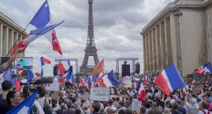 ‘করোনা আইন’ : ফ্রান্স-ইতালিতে ব্যাপক বিক্ষোভ