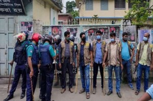 গ্রেফতার আতঙ্কে আ.লীগ নেতাকর্মীরা