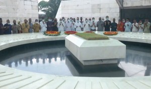 প্রতিষ্ঠাবার্ষিকী উপলক্ষে জিয়ার কবরে বিএনপির শ্রদ্ধা