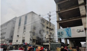 আশুলিয়ায় পোশাক কারখানায় আগুন