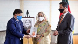 প্রধানমন্ত্রী শেখ হাসিনাকে নিয়ে পররাষ্ট্রমন্ত্রীর নতুন বই