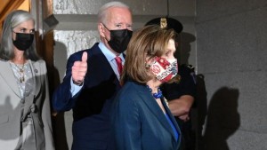 অবকাঠামো বিল নিয়ে দ্বিধাবিভক্ত ডেমোক্রেটিক দল