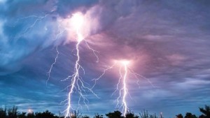 বজ্রপাতে এ বছর সারাদেশে ৩২৯ মৃত্যু