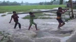 লালমনিরহাটে আকস্মিক বন্যায় দিশেহারা মানুষ