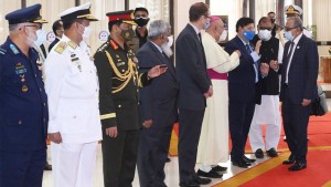 চিকিৎসা গ্রহণের পর দেশে ফিরলেন রাষ্ট্রপতি