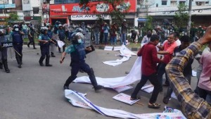 ঢাকায় বিএনপির নেতাকর্মীদের সঙ্গে পুলিশের সংঘর্ষ