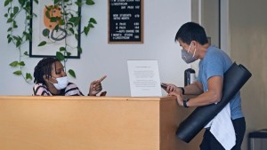 লস এঞ্জেলেসে ইনডোর প্লেসে টিকার সনদ প্রদর্শন আইন কার্যকর আজ থেকে