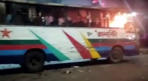 ঢাকায় বাসচাপায় শিক্ষার্থীর মৃত্যু, বাসে ক্ষুব্ধ জনতার আগুন