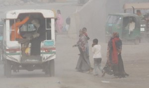 বিশ্বে বায়ু দূষণ সূচকে শীর্ষে ঢাকা