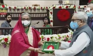 স্বাধীনতা পুরস্কার প্রদান করলেন প্রধানমন্ত্রী