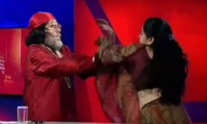স্বঘোষিত ধর্মগুরুকে লাইভ টক-শোতে প্রকাশ্যে চর দিলেন এক নারী