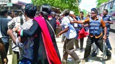 বাংলাদেশে সিপিবি-বাসদের কর্মসূচিতে পুলিশ ও আলীগ ক্যাডারদের হামলা
