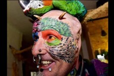 'নিজেকে সারাক্ষণ আয়নাতে না দেখে  থাকতে পারছি না'