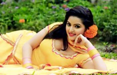 রুনা লায়লার কণ্ঠে পরীমনির আইটেম গান