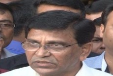 হানিফের বক্তব্যে সমালোচনা