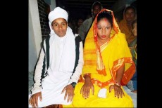 বাংলাদেশে পুরুষ সেজে বান্ধবীকে সমকামী বিয়ে, ভেঙে গেল সংসার