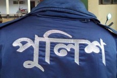 আক্রান্ত দুই সঙ্গী ফেলে অস্ত্র নিয়ে বনে পালাল তিন পুলিশ