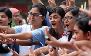উচ্চ মাধ্যমিক পরীক্ষায় পাসের হারে এগিয়ে মেয়েরা