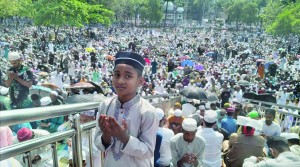 রোদ ঝলমলে সিলেটের ঈদের সকাল