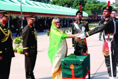দেশসেবায় করতে বাংলাদেশ সেনাবাহিনীর প্রতি আহ্বান জানিয়েছেন শেখ হাসিনা