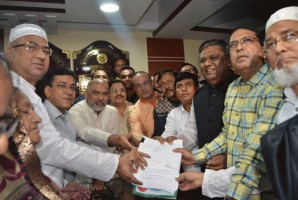 মনোনয়নপত্র জমা দিলেন আওয়ামী লীগের প্রার্থী আনোয়ারুজ্জামান চৌধুরী