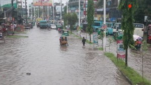 টানা বৃষ্টিতে ফের জলাবদ্ধতার কবলে সিলেট নগর