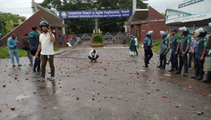 শাবিতে বহিরাগতদের হামলায় ২০ শিক্ষার্থী আহত