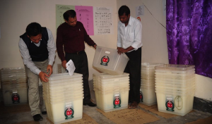 কেন্দ্রে কেন্দ্রে যাচ্ছে ভোটের সরঞ্জাম