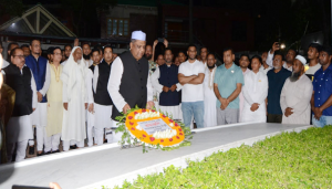শপথের পর টুঙ্গিপাড়ায় সিসিক মেয়র-কাউন্সিলরদের শ্রদ্ধা নিবেদন