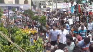 বৃষ্টি উপেক্ষা করে আ.লীগ-বিএনপির সমাবেশ চলছে