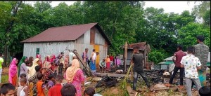 ঘুমের মধ্যে অগ্নিদগ্ধ হয়ে মা-মেয়ের মৃত্যু