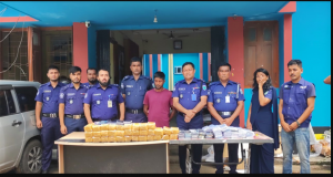 প্রাইভেটকারে মিললো ২৯৭ ভারতীয় মোবাইল