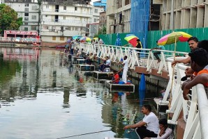 নগরে মাছ শিকারের উৎসব
