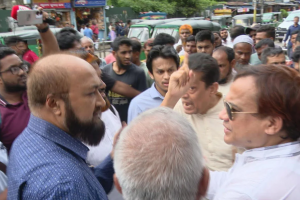 বাধার মুখে মেয়র আরিফ