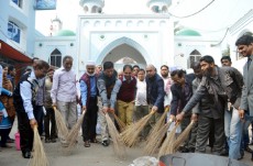 সিলেট নগরীতে ব্যতিক্রমী কায়দায় পরিচ্ছন্নতা কার্যক্রম