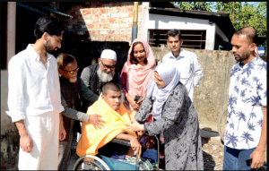 মেয়র আনোয়ারুজ্জামান চৌধুরীর সহধর্মিনী হলি চৌধুরীর পক্ষ থেকে শীতবস্ত্র বিতরণ