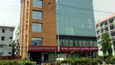 মৃত শিশুকে জীবিত দেখিয়ে হাসপাতালের অর্থ আদায়!