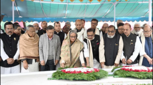 নবনিযুক্ত মন্ত্রিসভার সদস্যদের সঙ্গে নিয়ে টুঙ্গিপাড়ায় জাতির পিতা বঙ্গবন্ধুর সমাধিতে পুষ্পার্ঘ্য অর্পণ প্রধানমন্ত্রীর