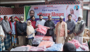 শীতার্ত মানুষের পাশে আ.লীগ নেতা মনির হোসাইন