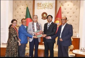 রাষ্ট্রপতি রচিত “এগিয়ে যাবে বাংলাদেশ” গ্রন্থের ইংরেজি সংস্করণ প্রকাশিত