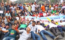 সরকারি চাকরিতে প্রবেশের বয়স ৩৫ করার দাবিতে বিক্ষোভ, পুলিশের লাঠিচার্জ