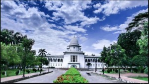 রেস্তোরাঁগুলোতে আইন অনুযায়ী অভিযান চালাতে হাইকোর্টের নির্দেশ