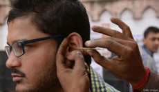 বাংলাদেশের এক-তৃতীয়াংশ মানুষ কানে কম শোনে